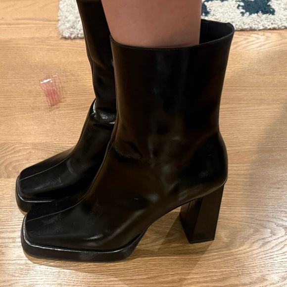 Elegant Black Women's Boots - Picture 5 of 5